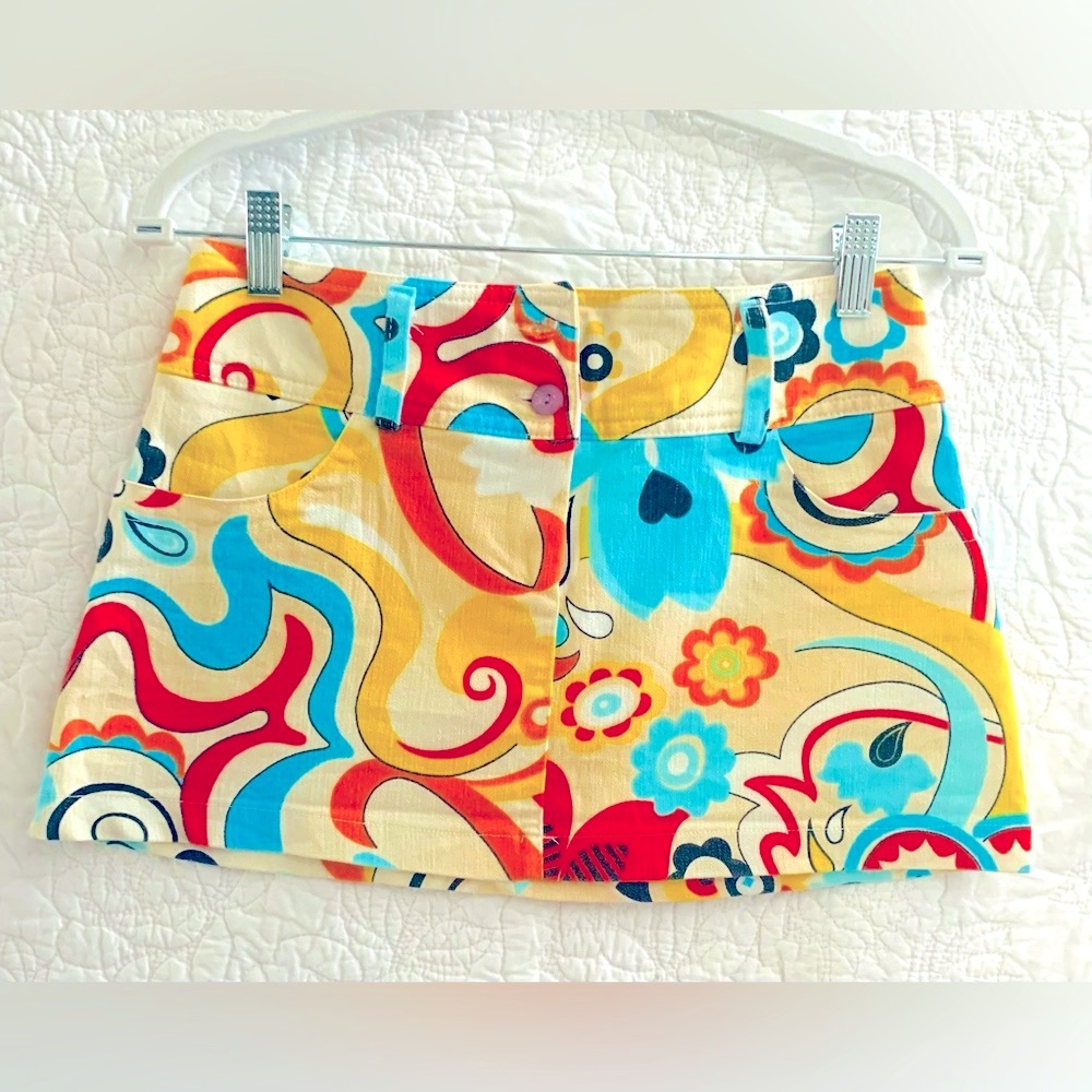 River-Mini White Denim Skirts-(missing a button) VINTAGE‎